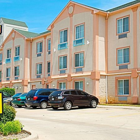 Super 8 By Wyndham Irving/Dfw Apt/North Экстерьер фото