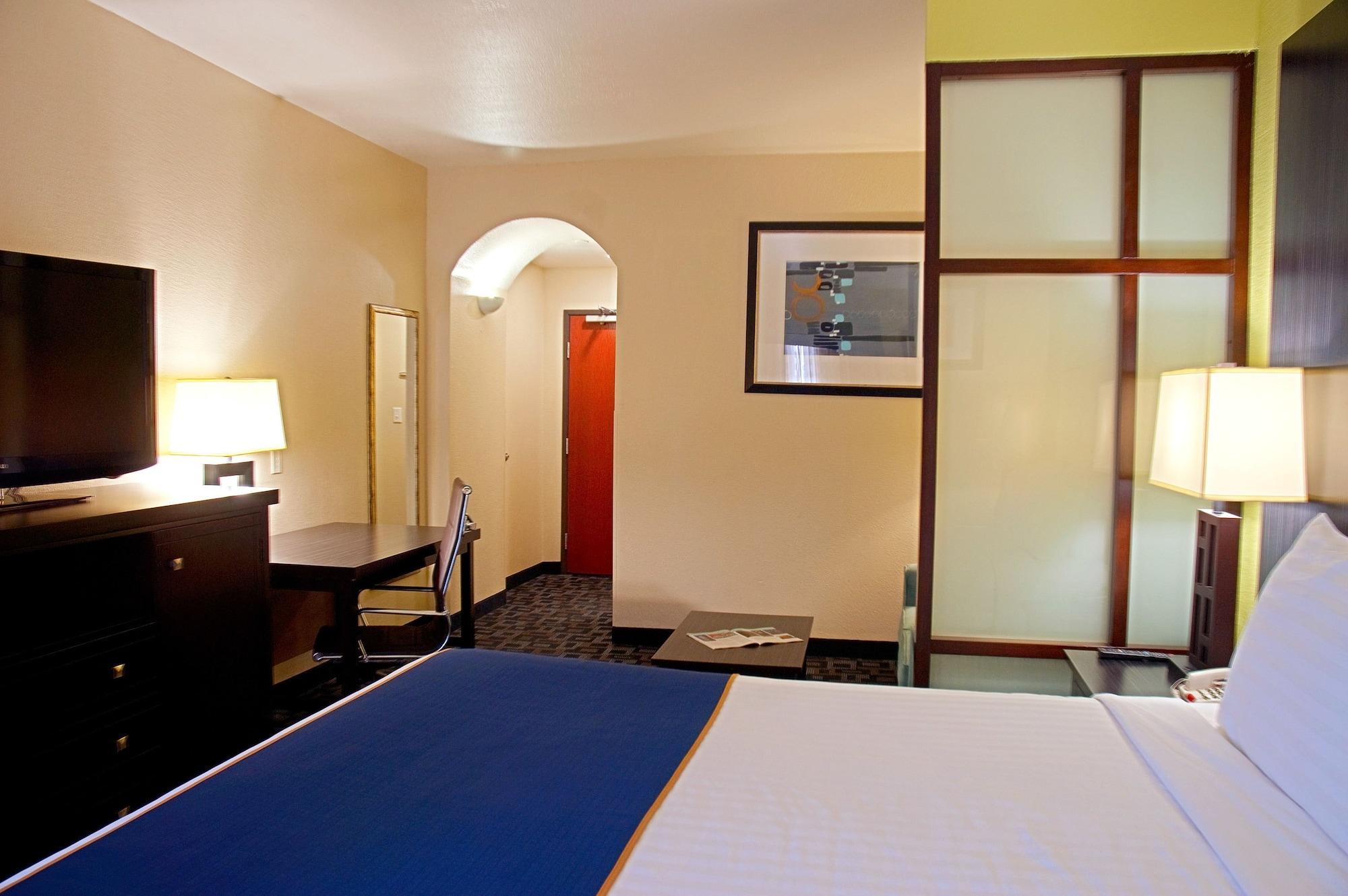 Super 8 By Wyndham Irving/Dfw Apt/North Экстерьер фото