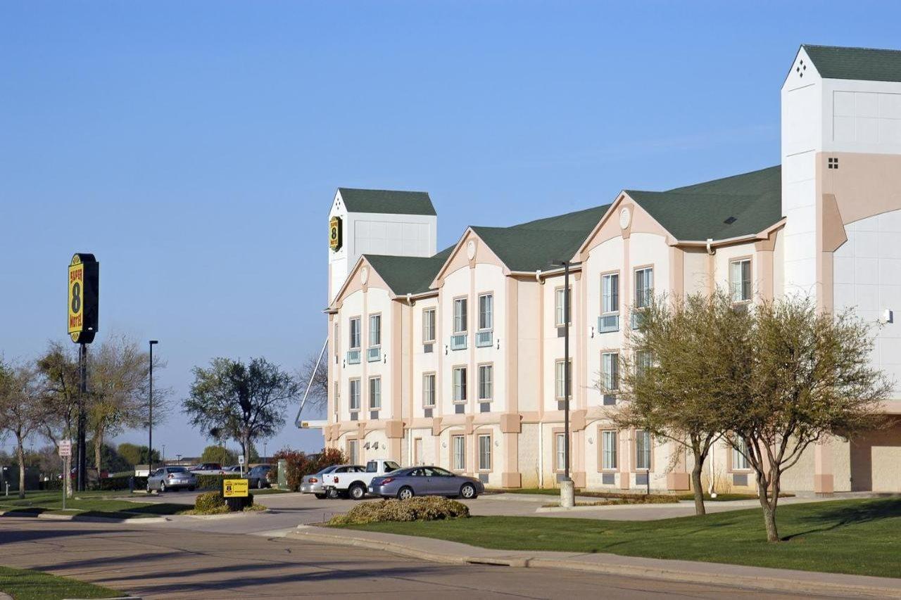 Super 8 By Wyndham Irving/Dfw Apt/North Экстерьер фото