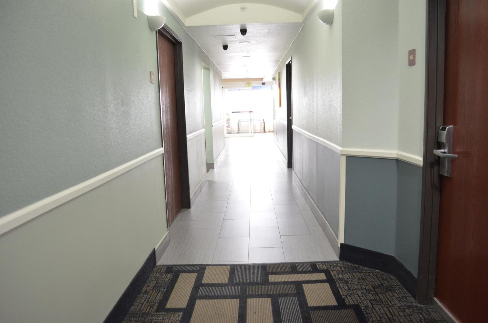 Super 8 By Wyndham Irving/Dfw Apt/North Экстерьер фото