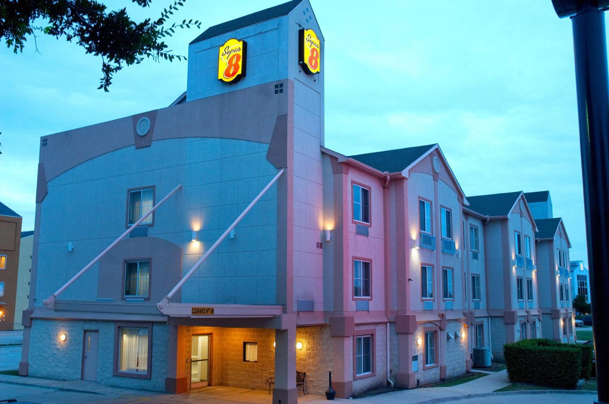 Super 8 By Wyndham Irving/Dfw Apt/North Экстерьер фото