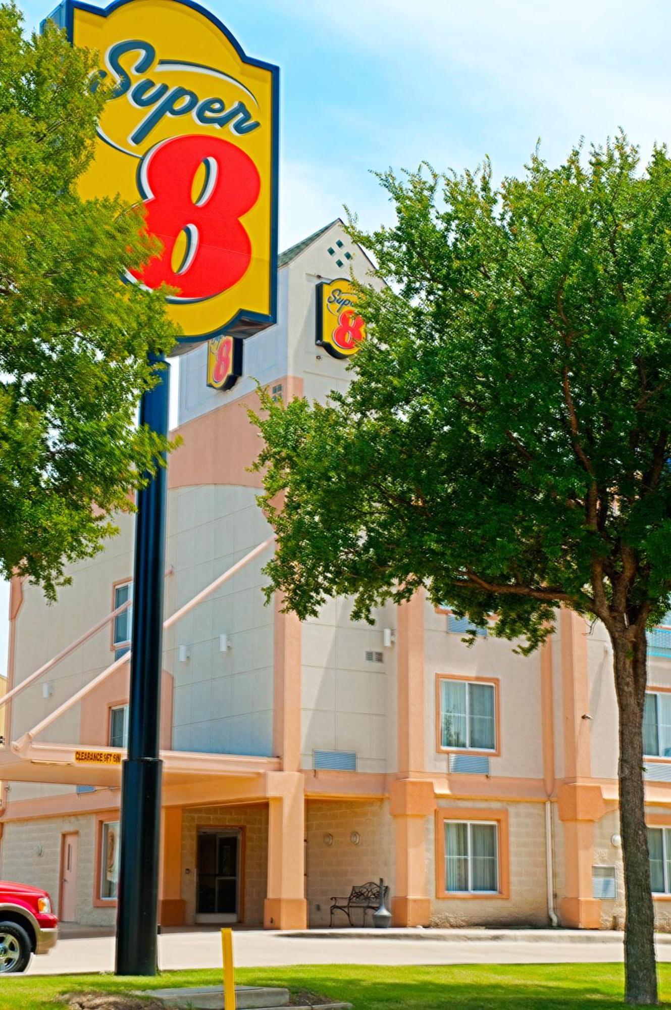 Super 8 By Wyndham Irving/Dfw Apt/North Экстерьер фото