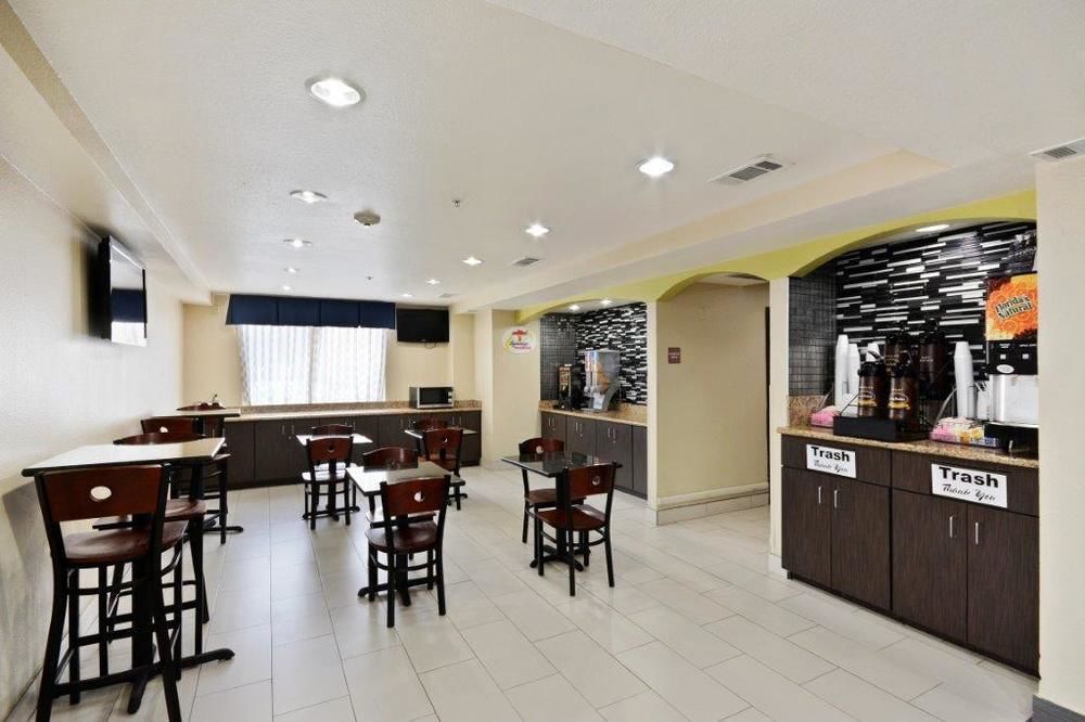 Super 8 By Wyndham Irving/Dfw Apt/North Экстерьер фото