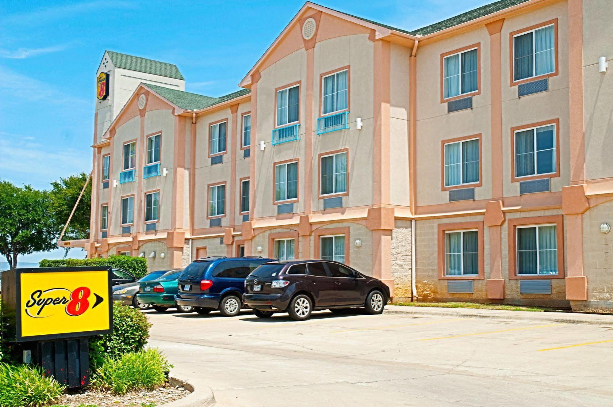 Super 8 By Wyndham Irving/Dfw Apt/North Экстерьер фото