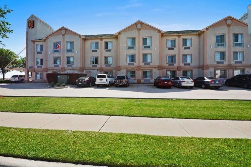 Super 8 By Wyndham Irving/Dfw Apt/North Экстерьер фото